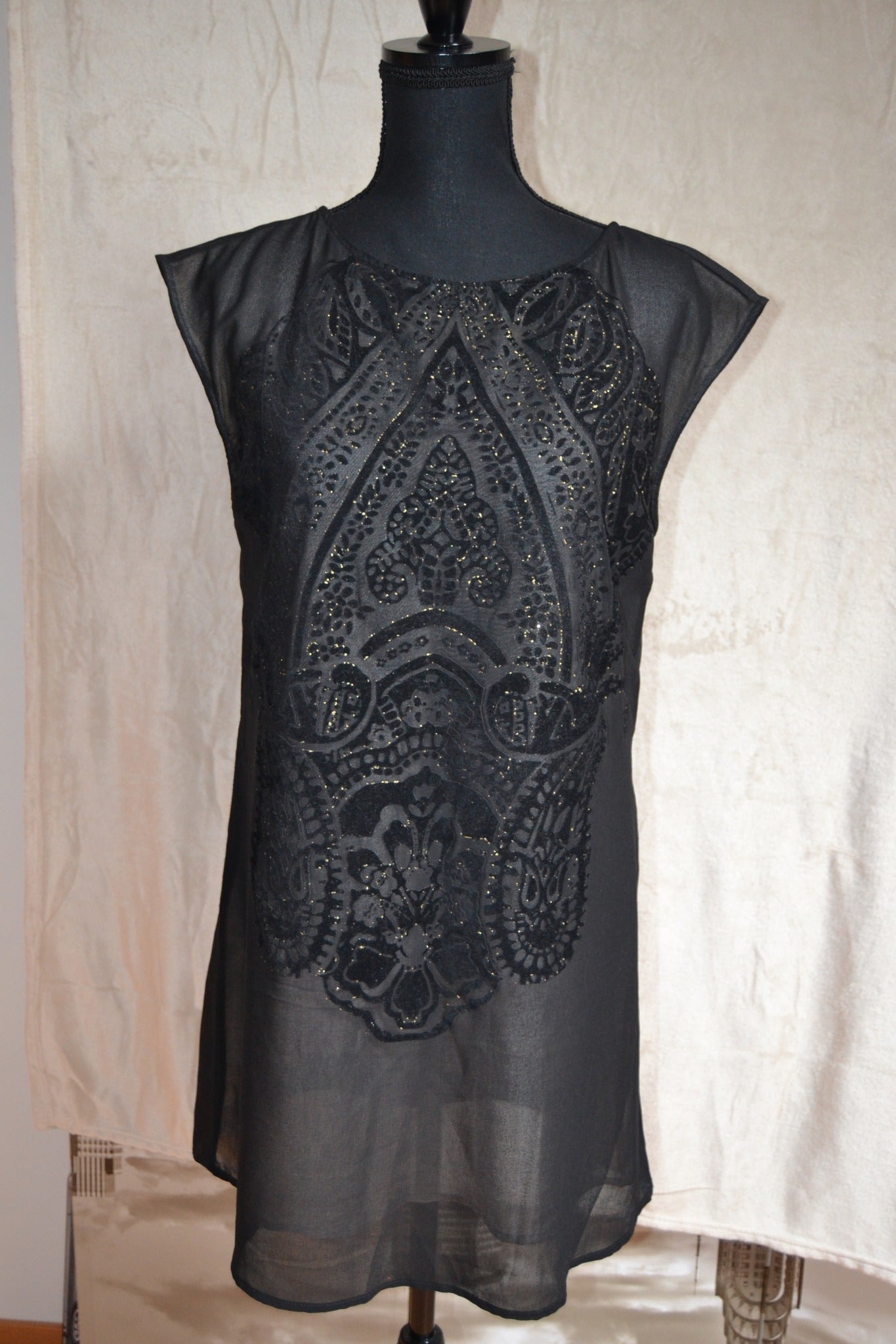 Robe noire avec motifs Taille 38