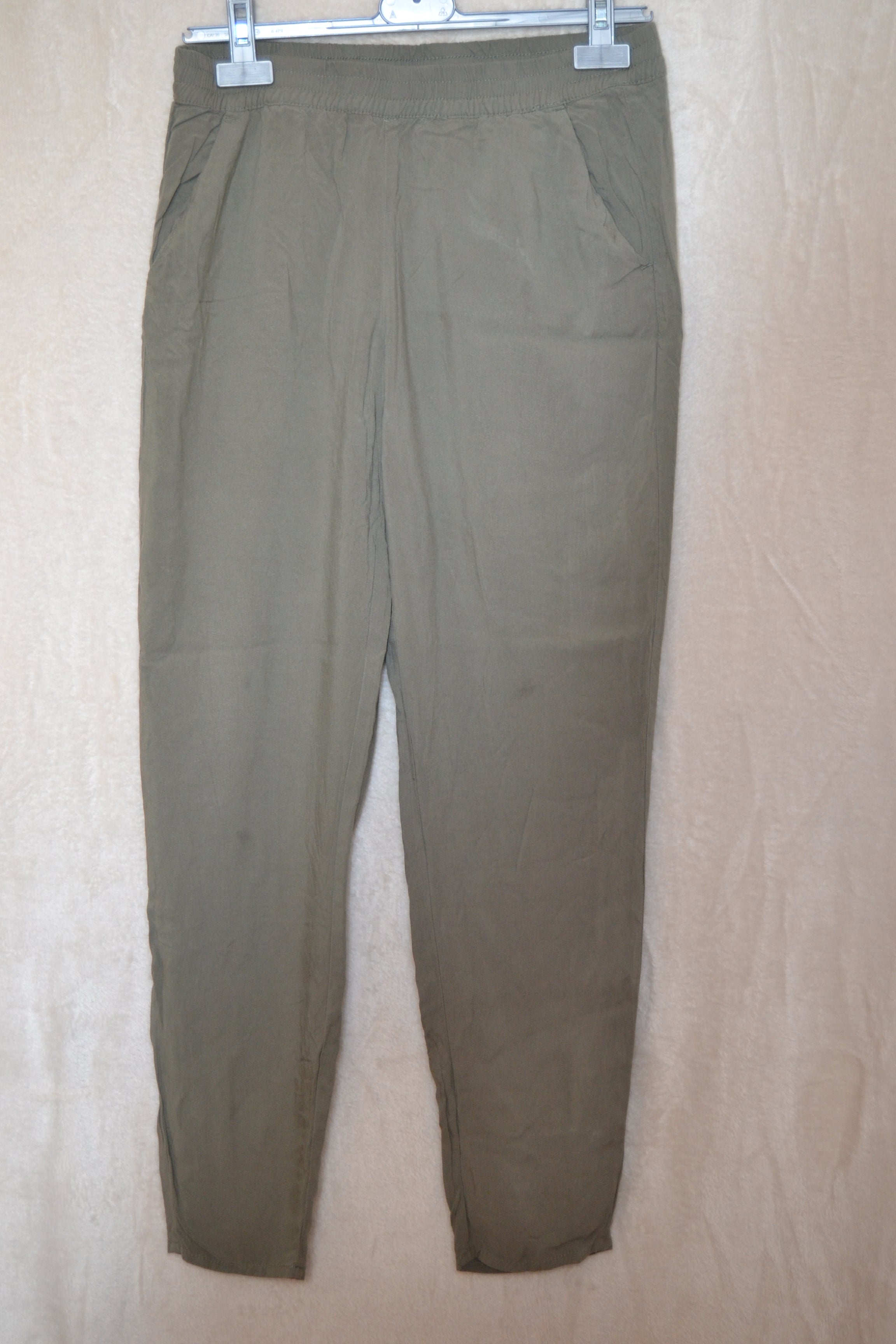 Pantalon fluide kaki Divided – Taille 38