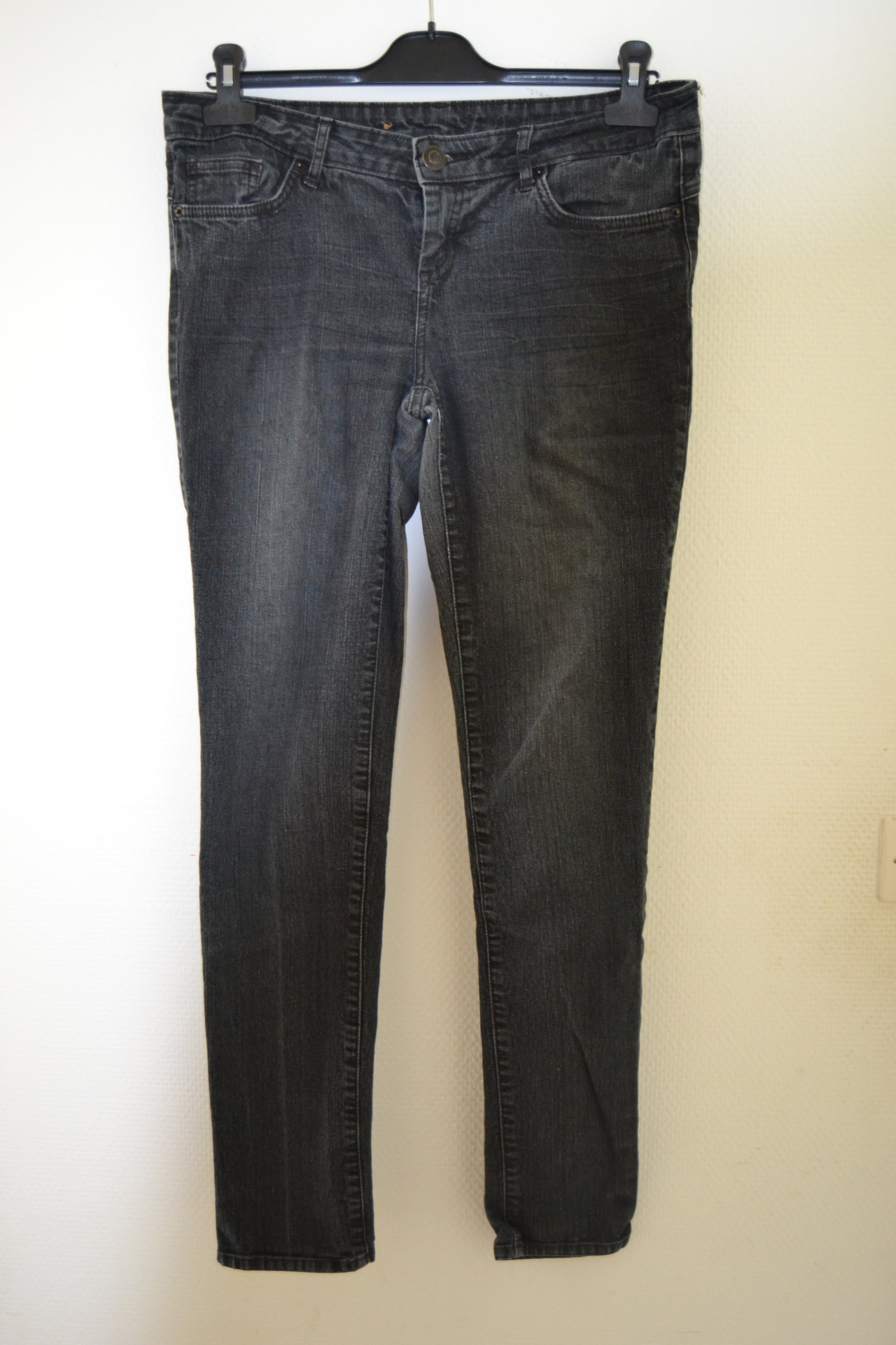 Jean slim noir délavé / gris foncé Kiabi – Taille 40