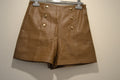 Short en Simili-Cuir Camel à Boutons Dorés – Taille M