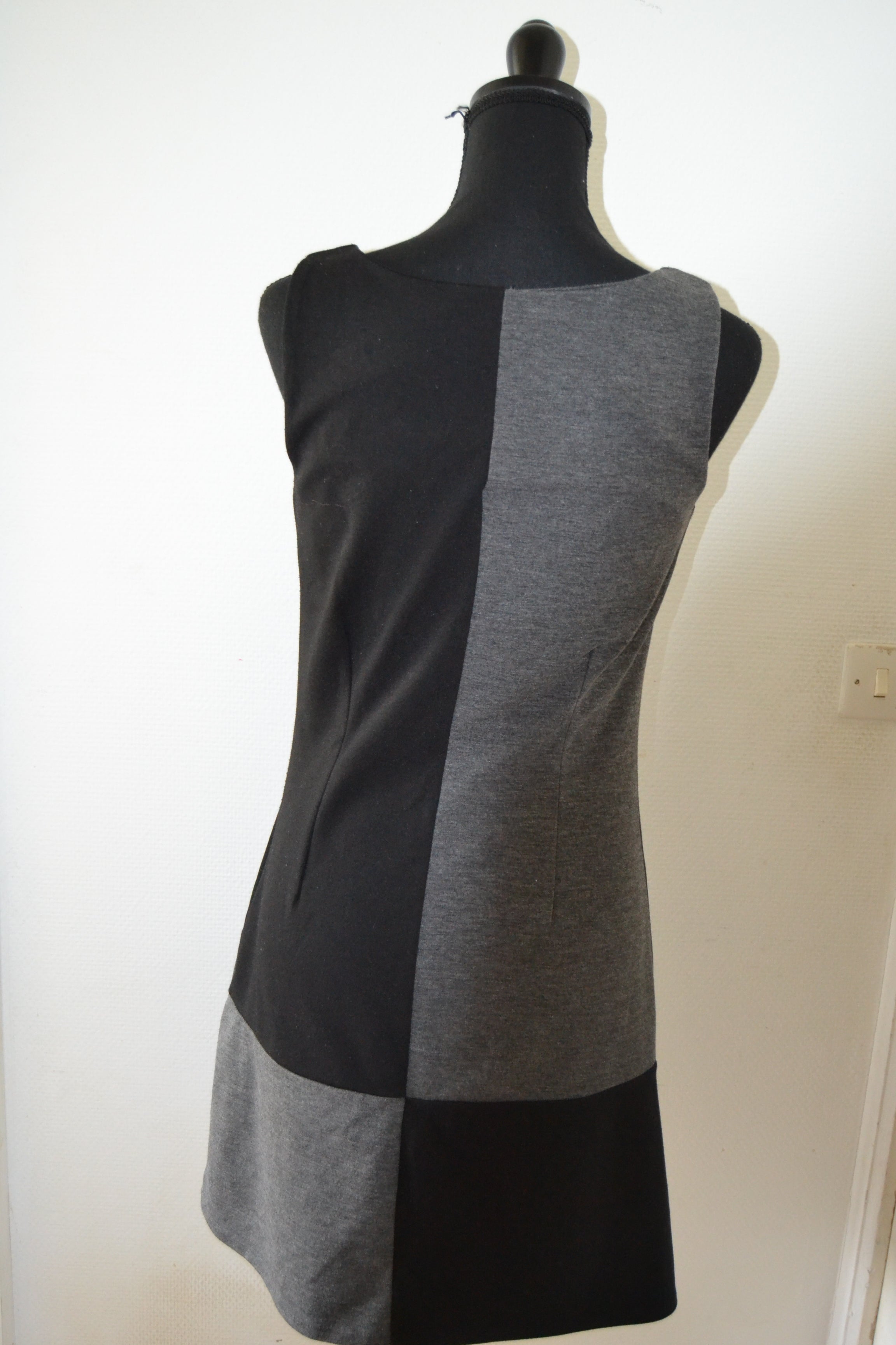 Robe droite bicolore noir & gris Cache Cache 38 (Idéal mi-saison)