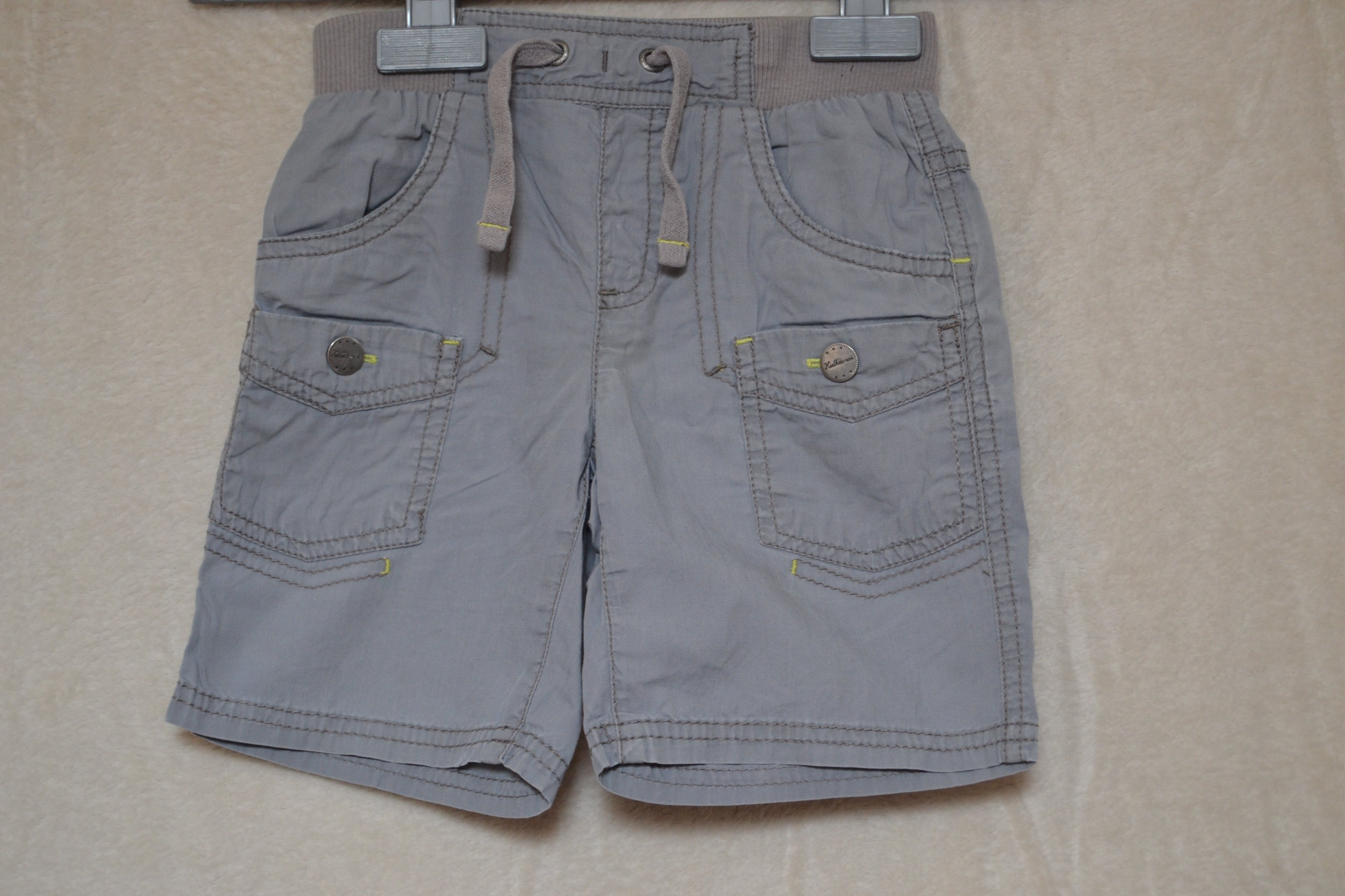 Short gris coupe régular – 16 ans