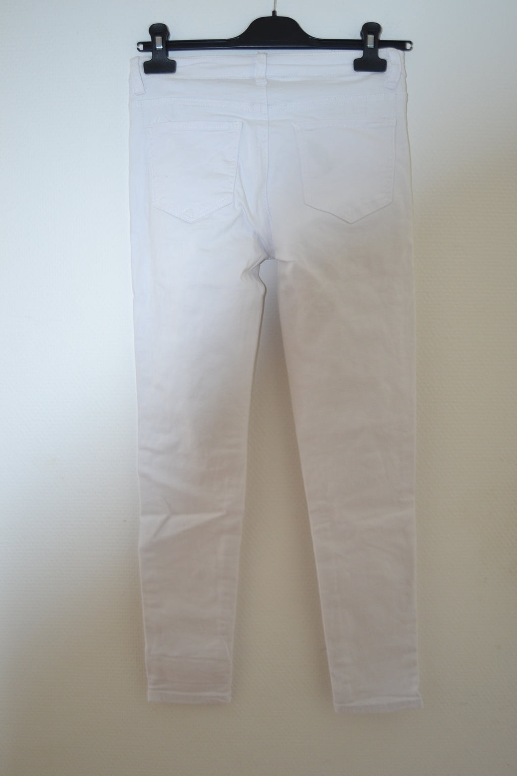 Jean slim blanc original avec broderies et dentelle – Taille 38 (M)