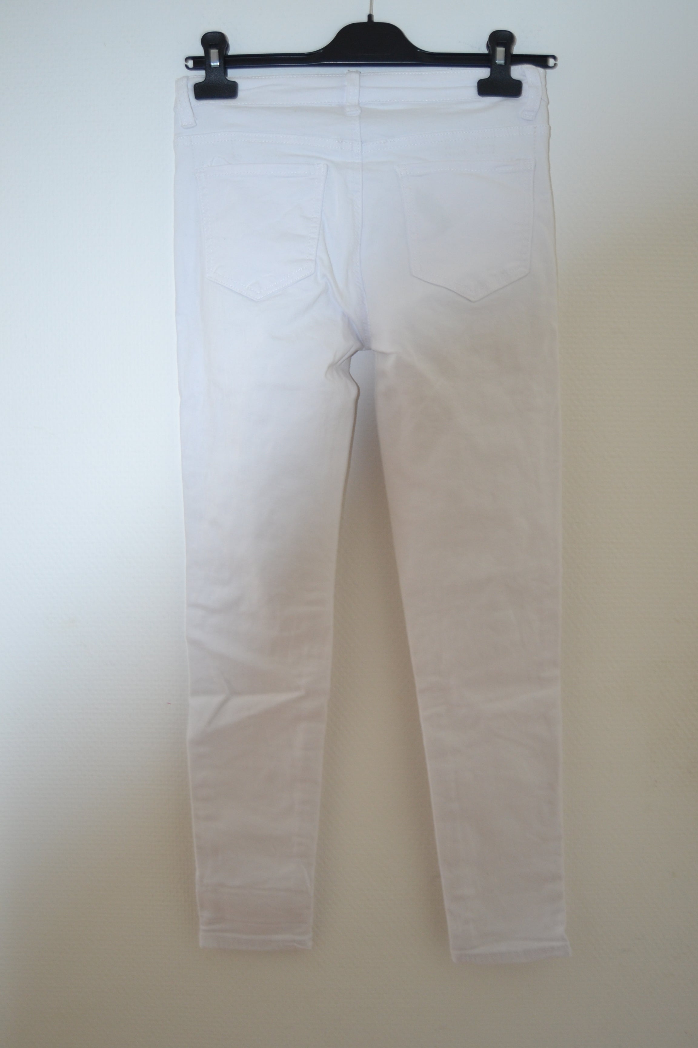 Jean slim blanc original avec broderies et dentelle – Taille 38 (M)