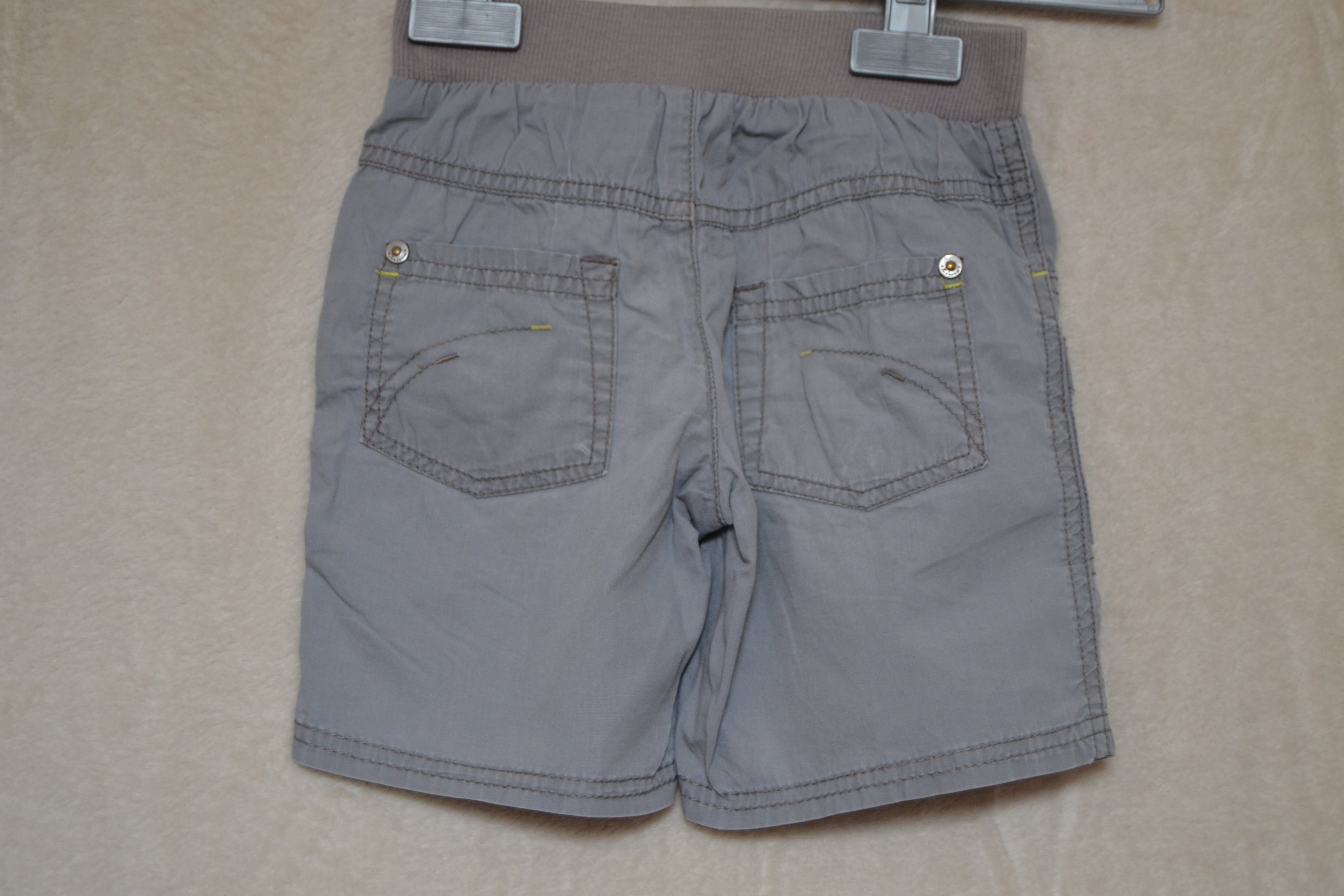 Short gris coupe régular – 16 ans