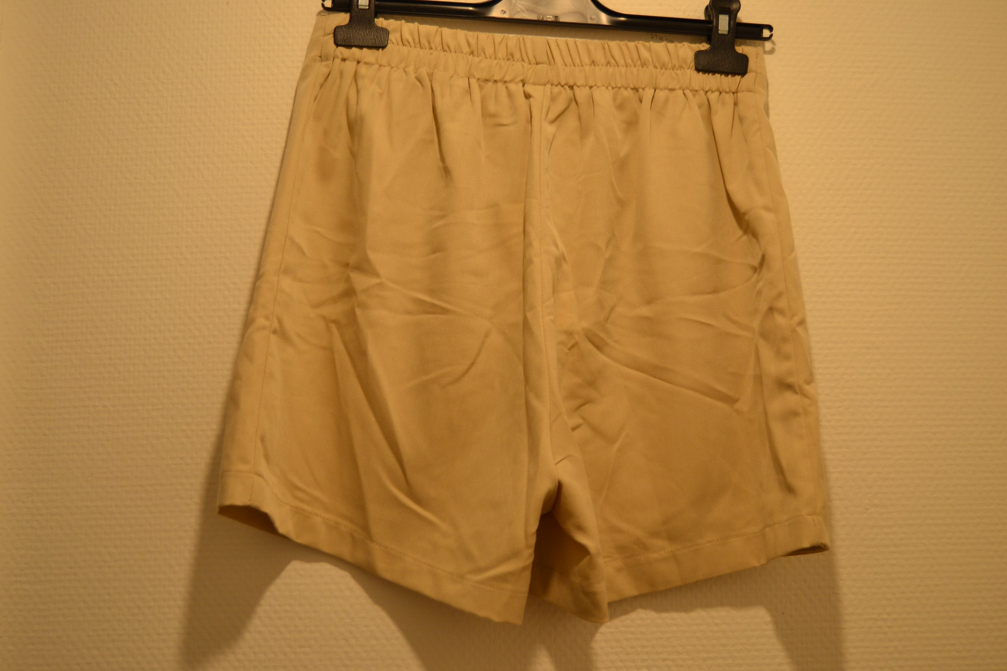 Jupe-Short Beige – Cerise Blue (Taille M) – Neuve avec étiquette