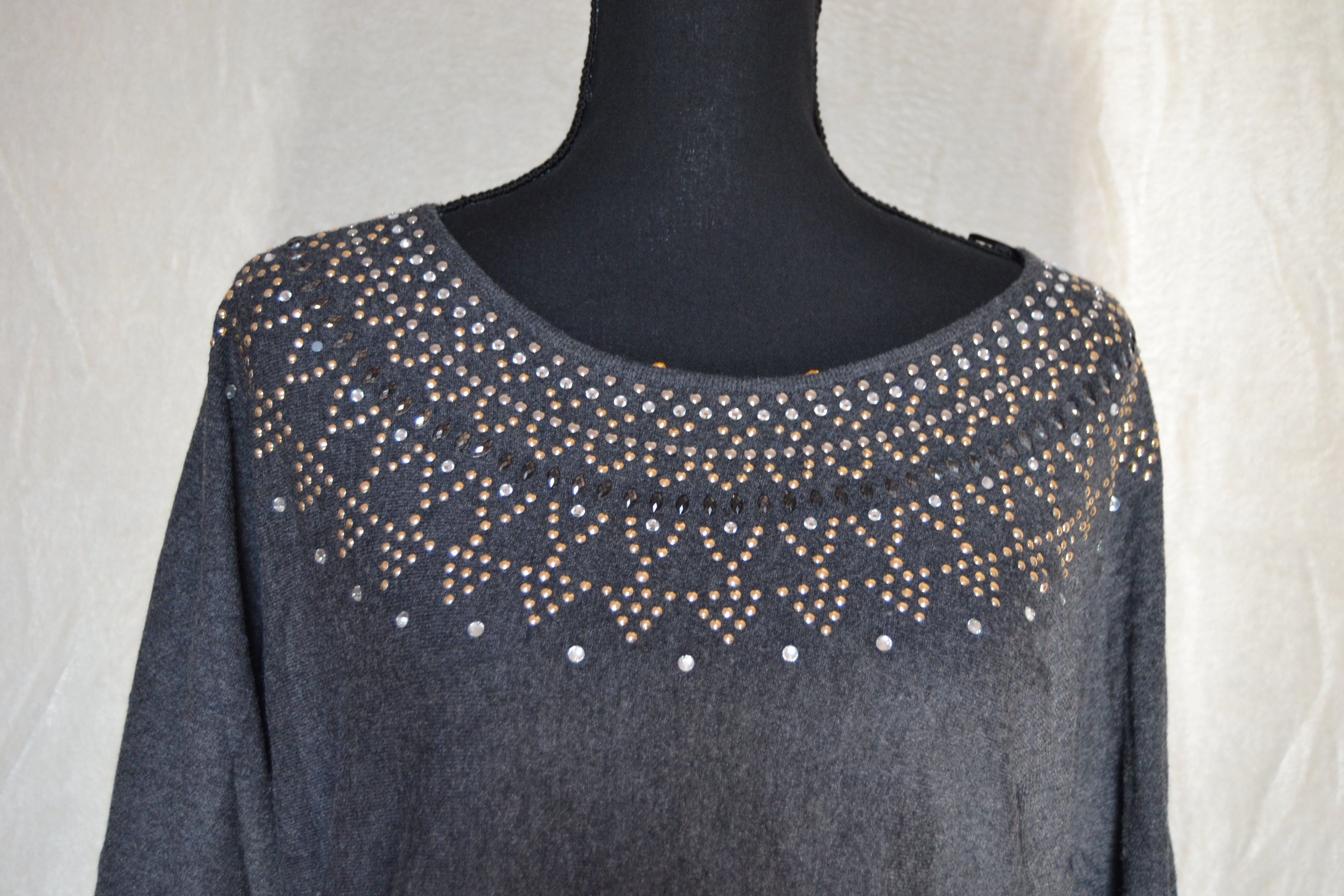 Pull Gris à Strass – Taille 4
