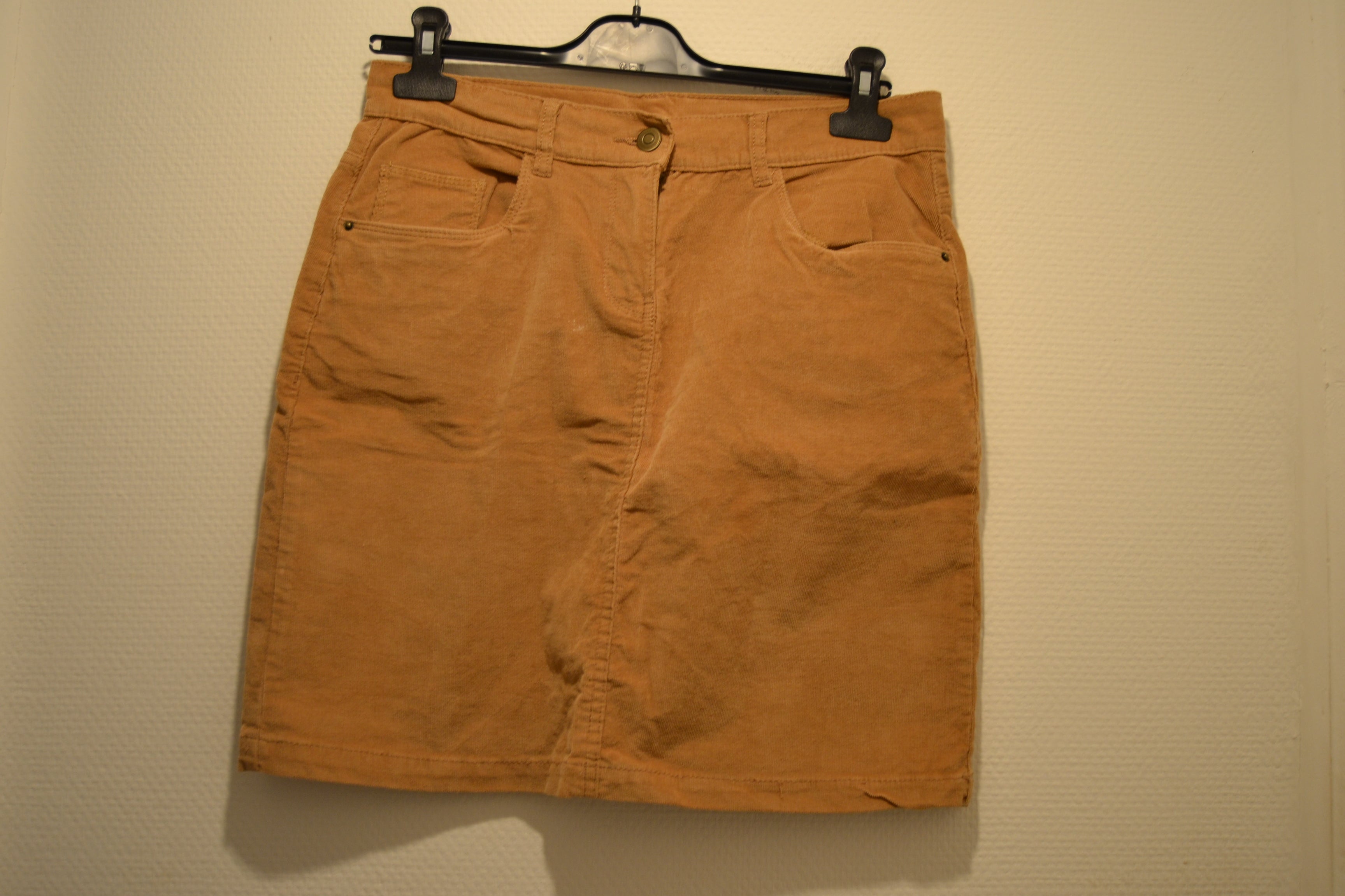 Jupe en Velours Côtelé Caramel – Up 2 Fashion (Taille 40)