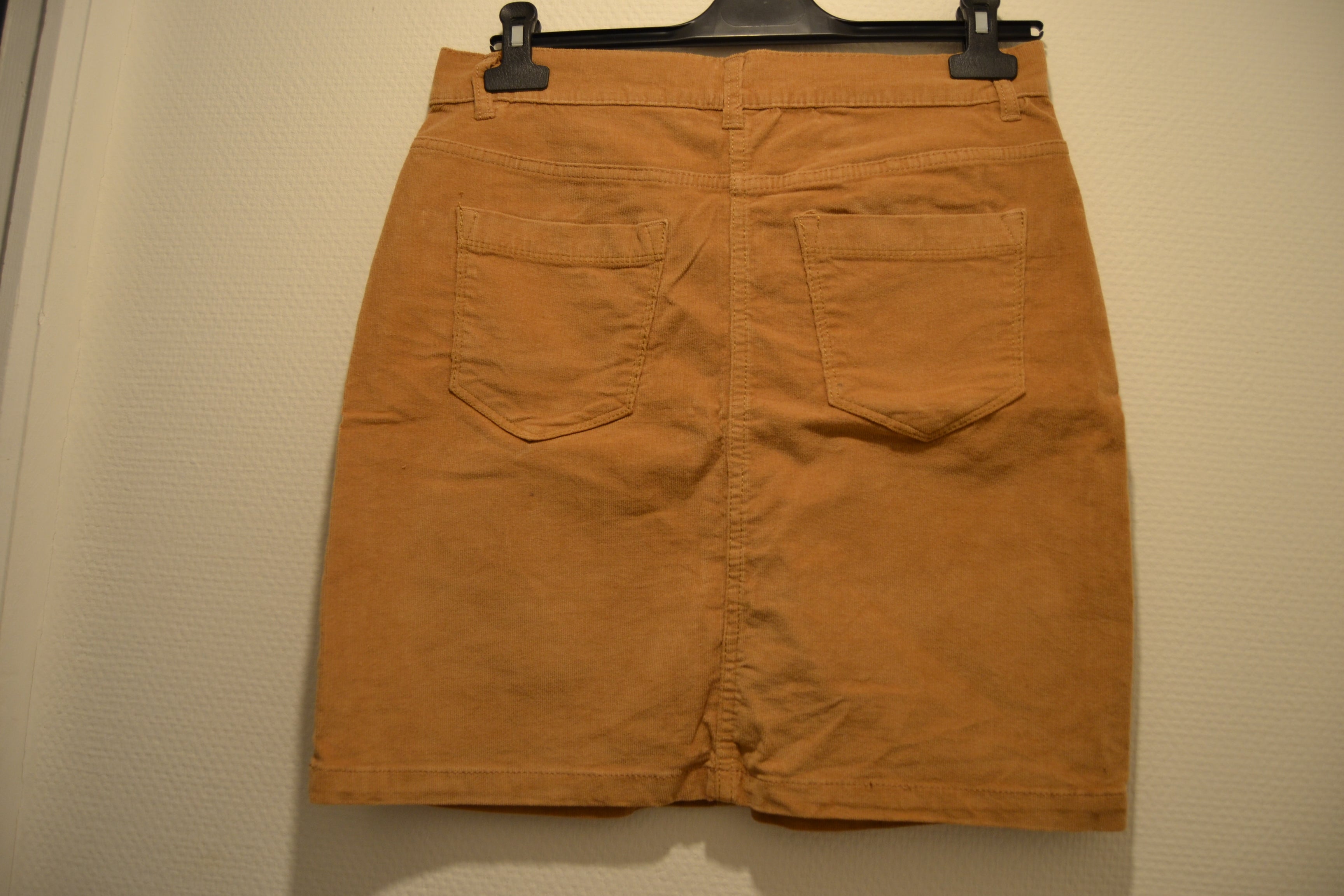 Jupe en Velours Côtelé Caramel – Up 2 Fashion (Taille 40)