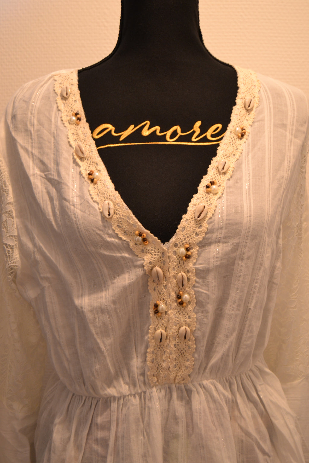 Haut fin en maille beige boutonné AZAKA Paris – Taille M/L