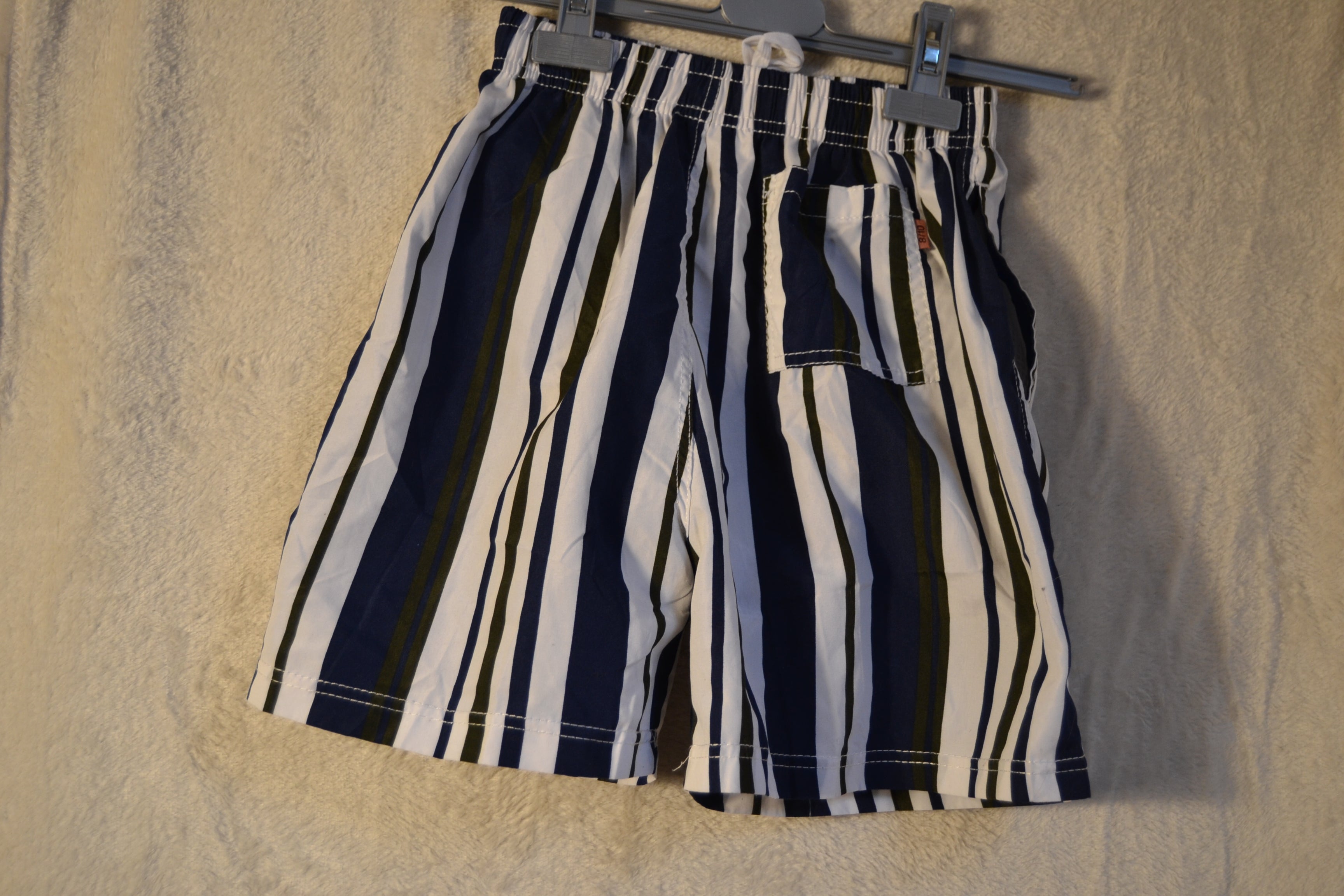 Short de bain taille 8-10 ans