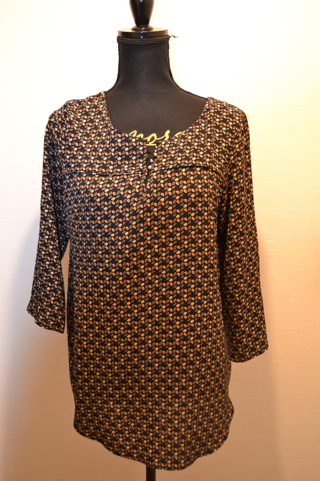Blouse fluide à motifs géométriques Cerise Blue – Taille S/M