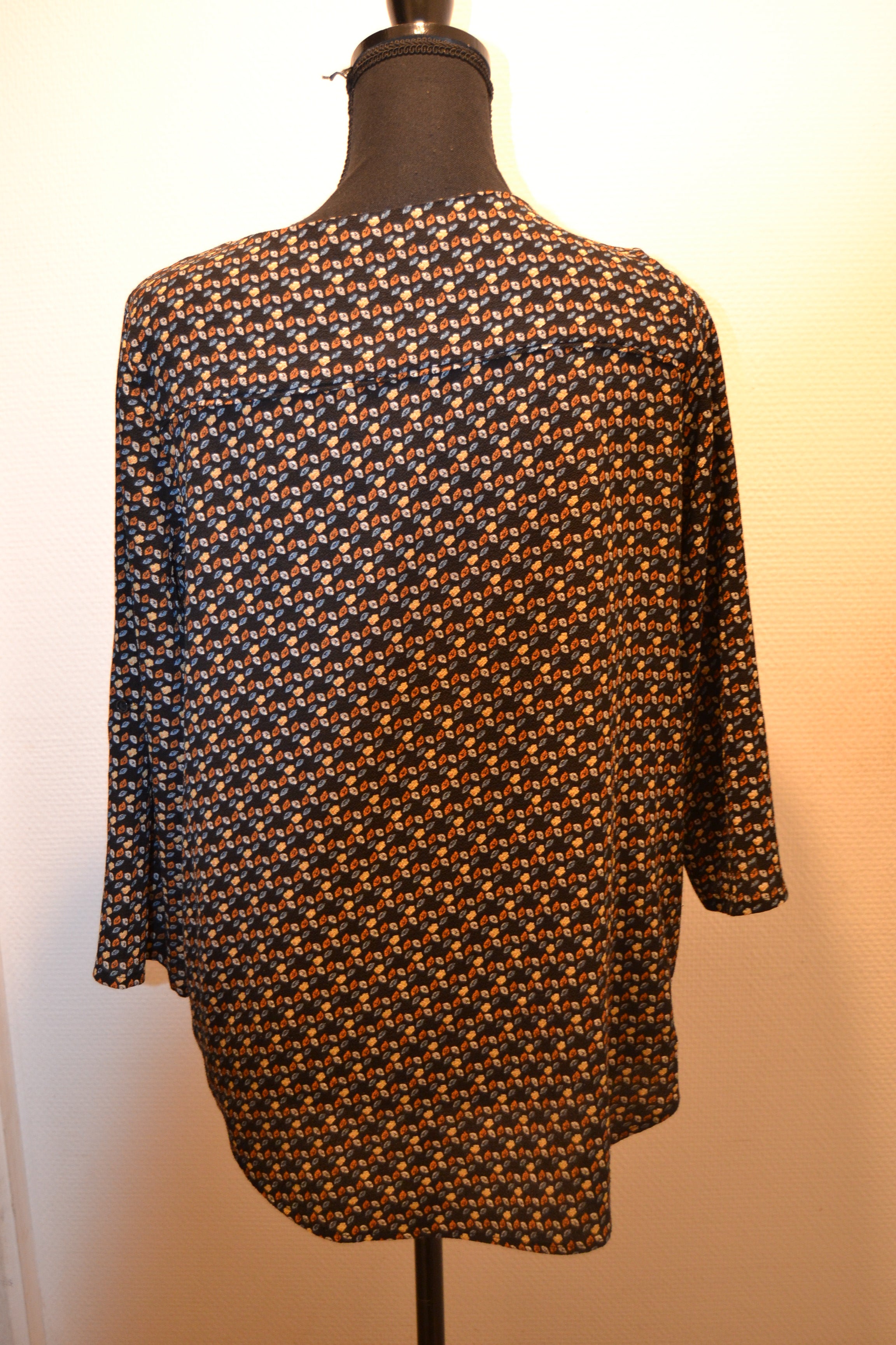 Blouse fluide à motifs géométriques Cerise Blue – Taille S/M