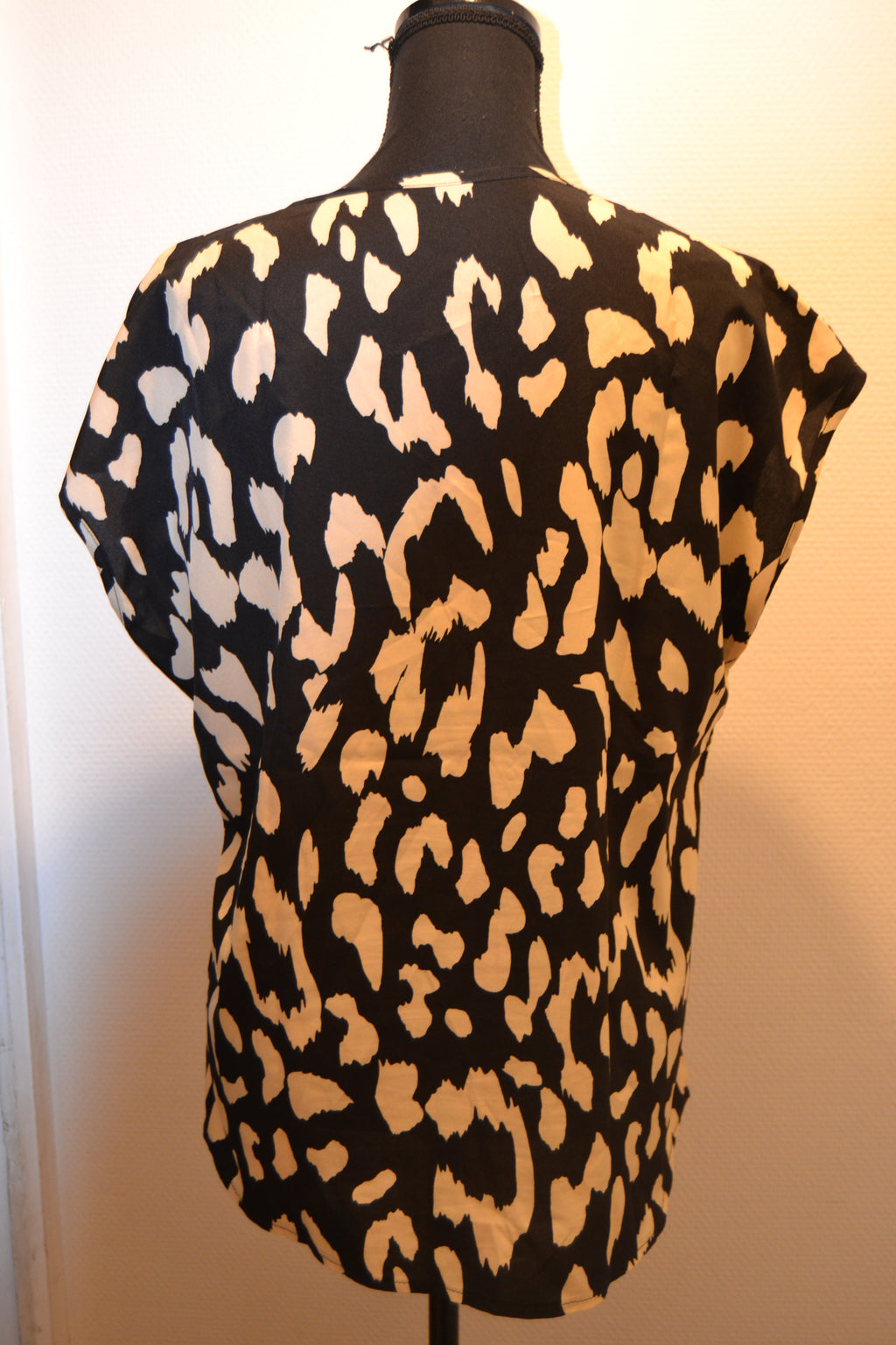 Blouse fluide imprimé léopard Emery Rose – Taille L