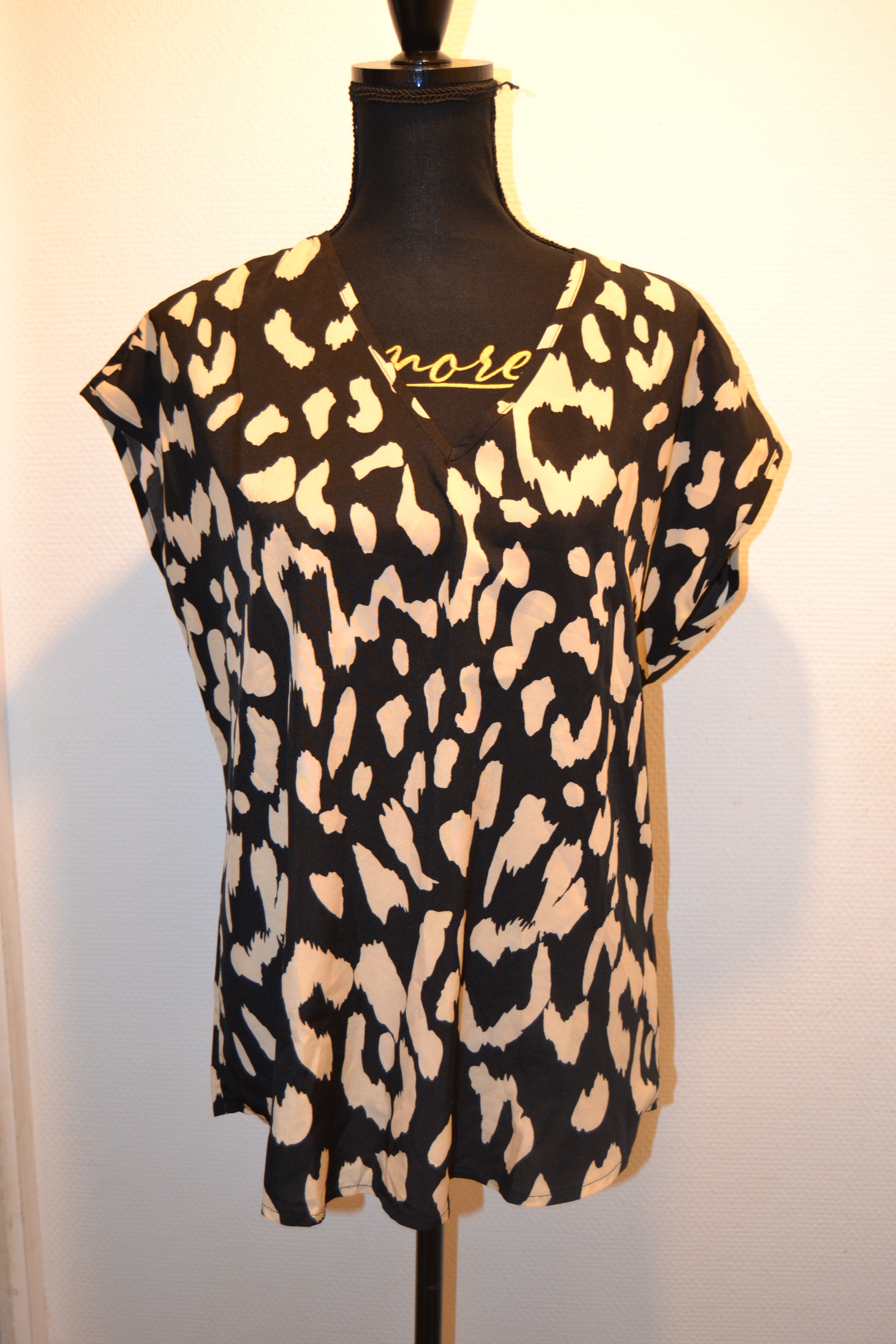 Blouse fluide imprimé léopard Emery Rose – Taille L