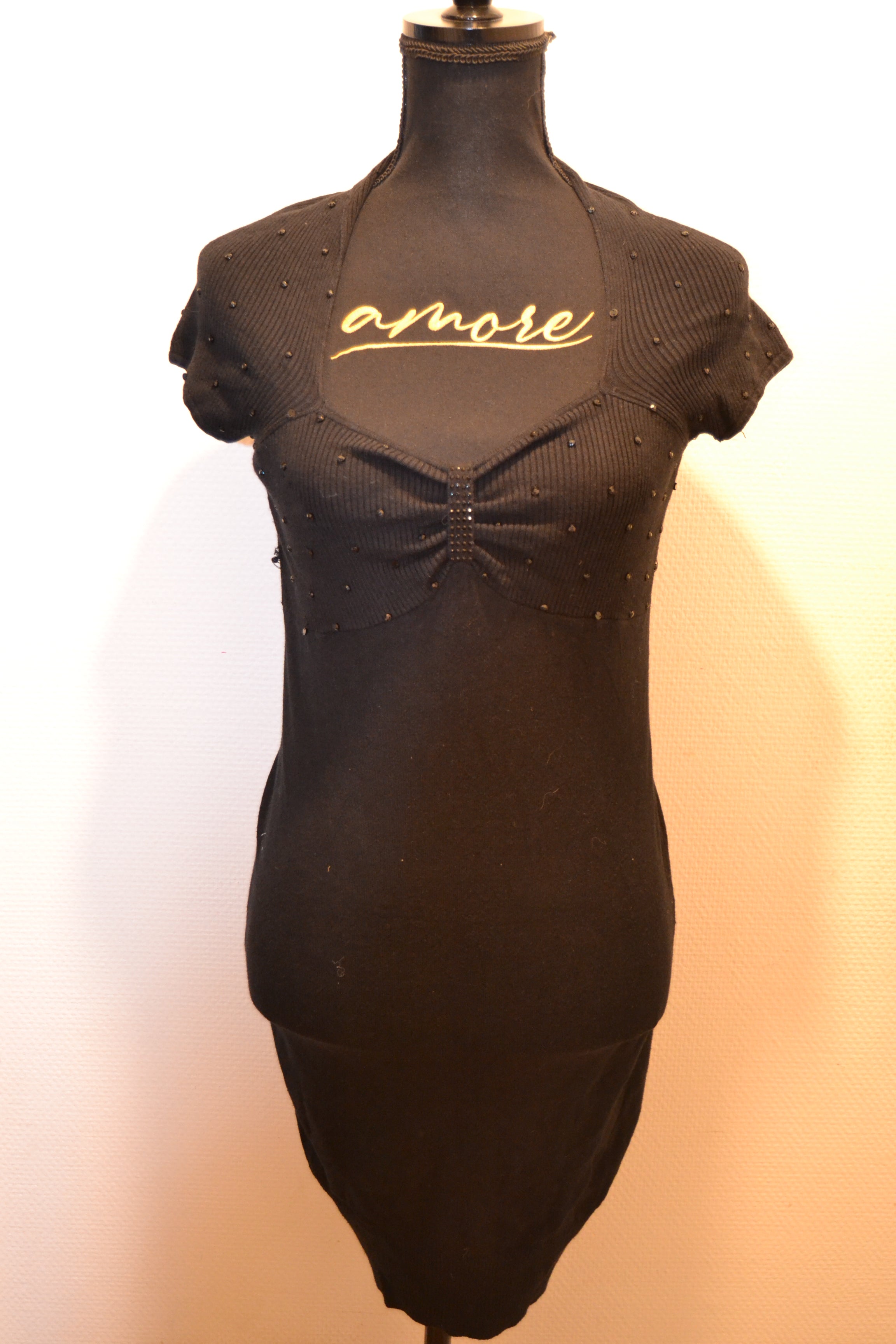 Robe noire moulante côtelée avec strass / perles – Taille XS/S