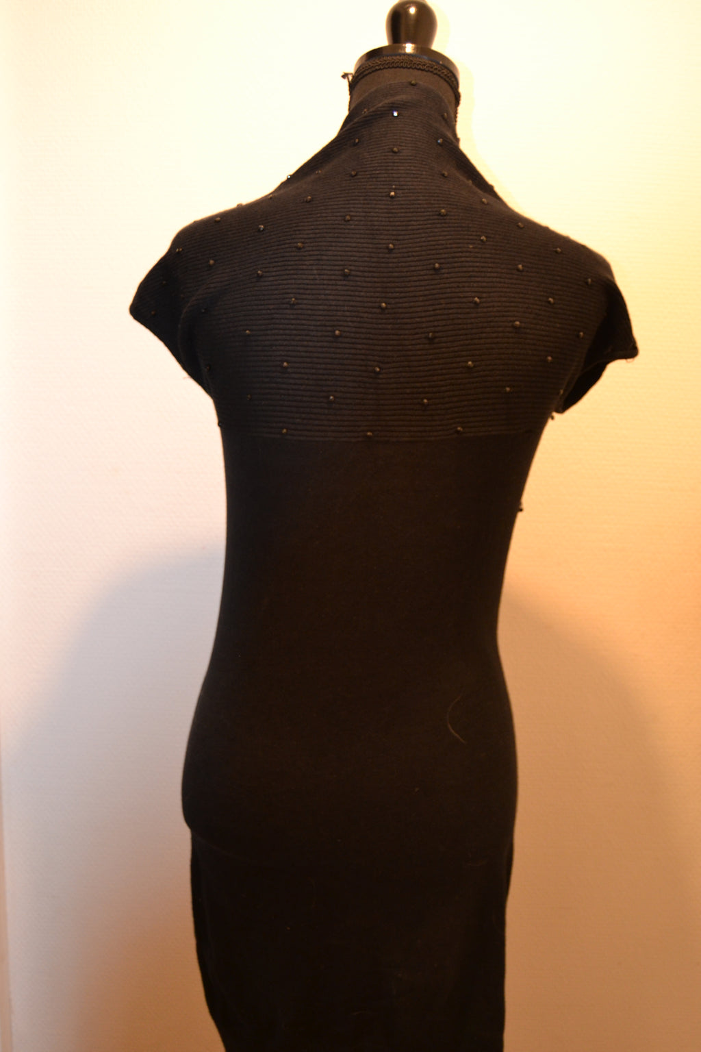 Robe noire moulante côtelée avec strass / perles – Taille XS/S