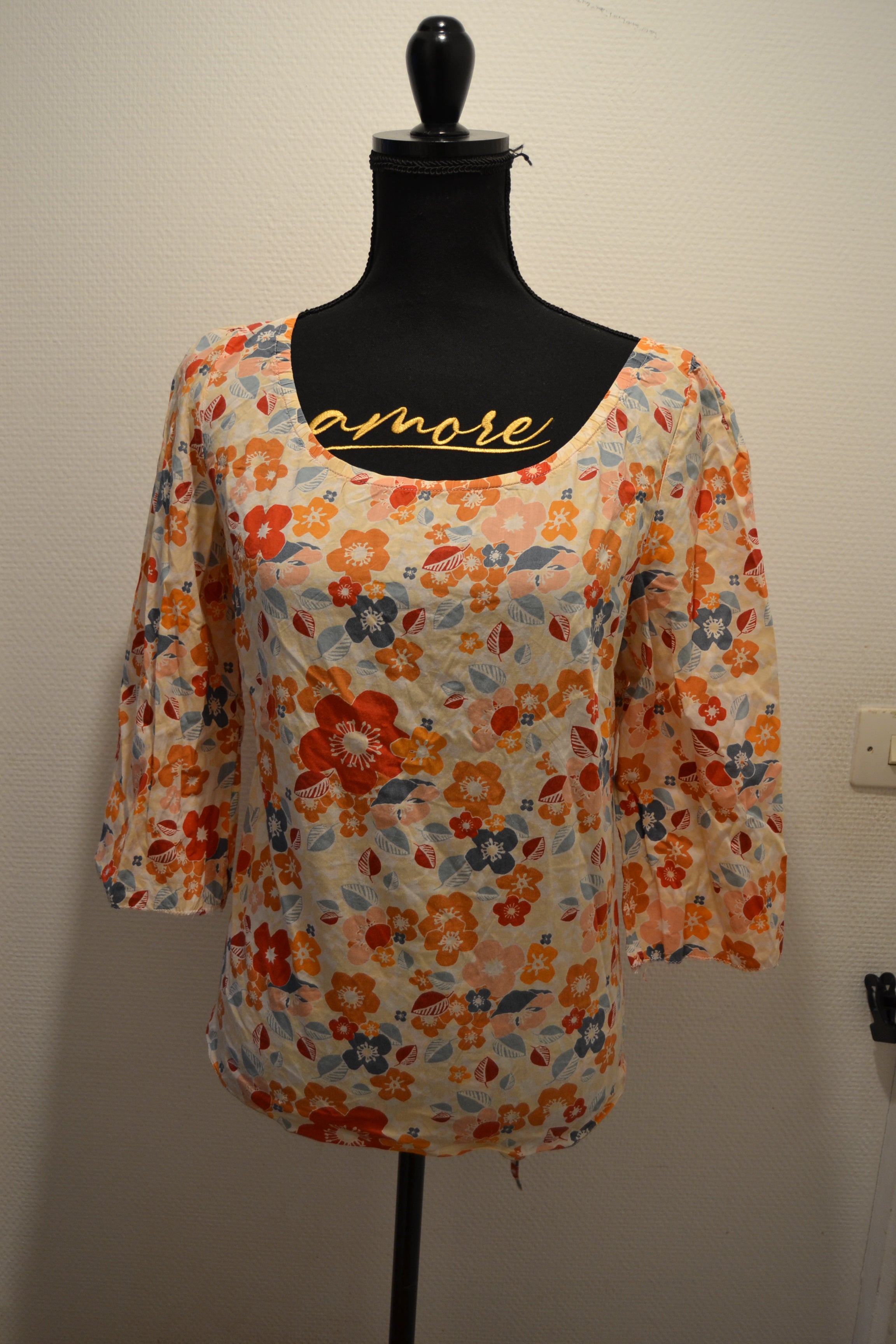 Haut fleuri multicolore avec laçage au dos – Taille S (36)