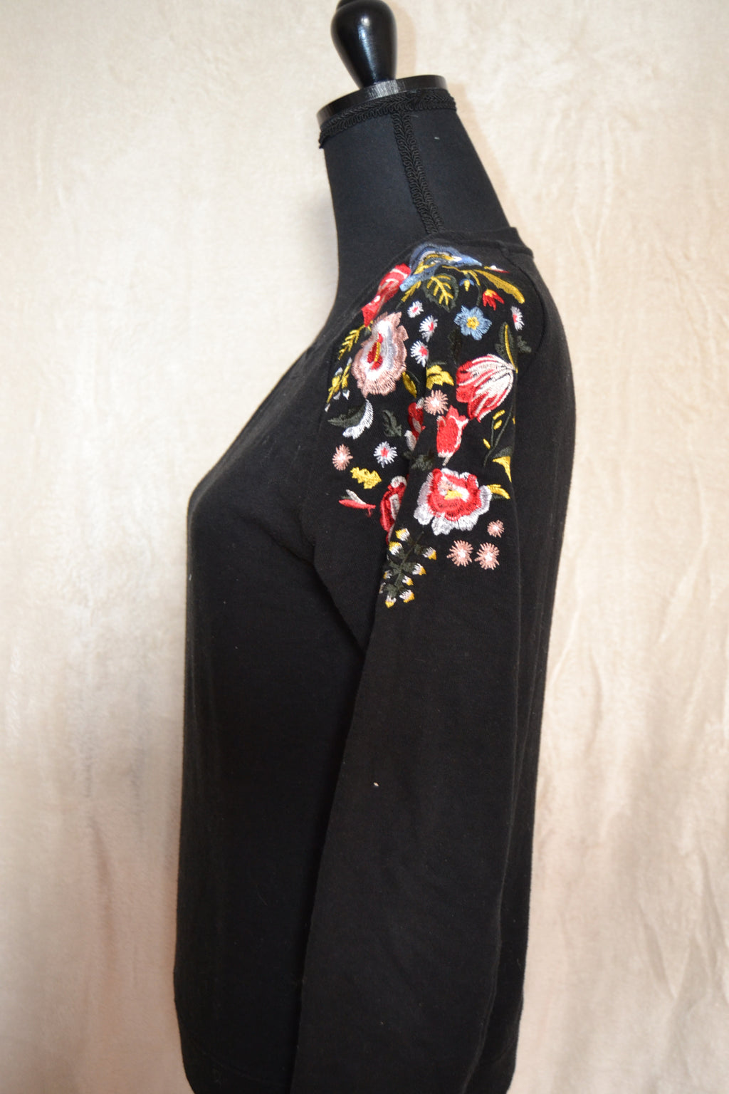 Pull Noir Motif Fleurs – Kiabi | Taille XS