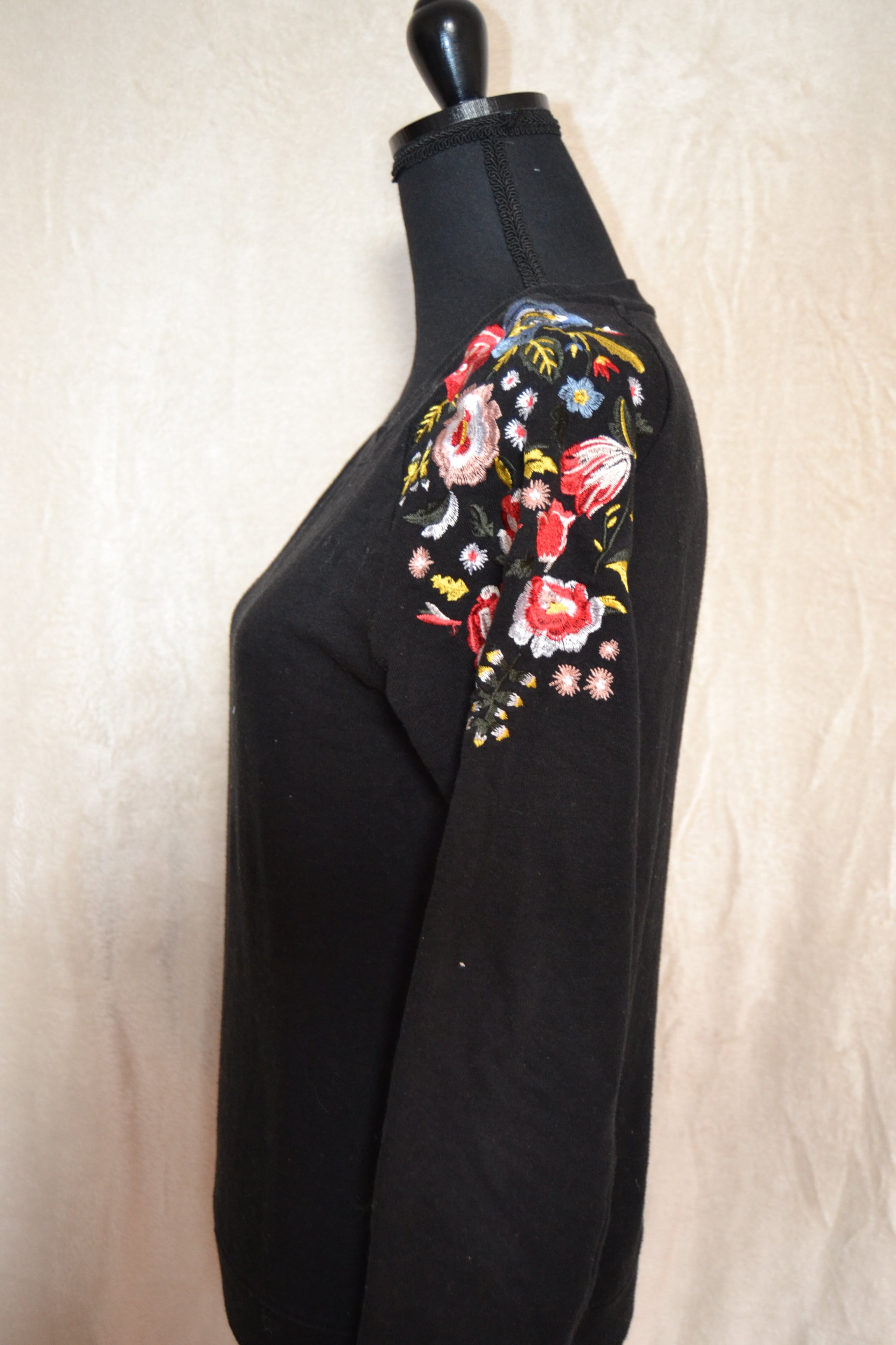 Pull Noir Motif Fleurs – Kiabi | Taille XS