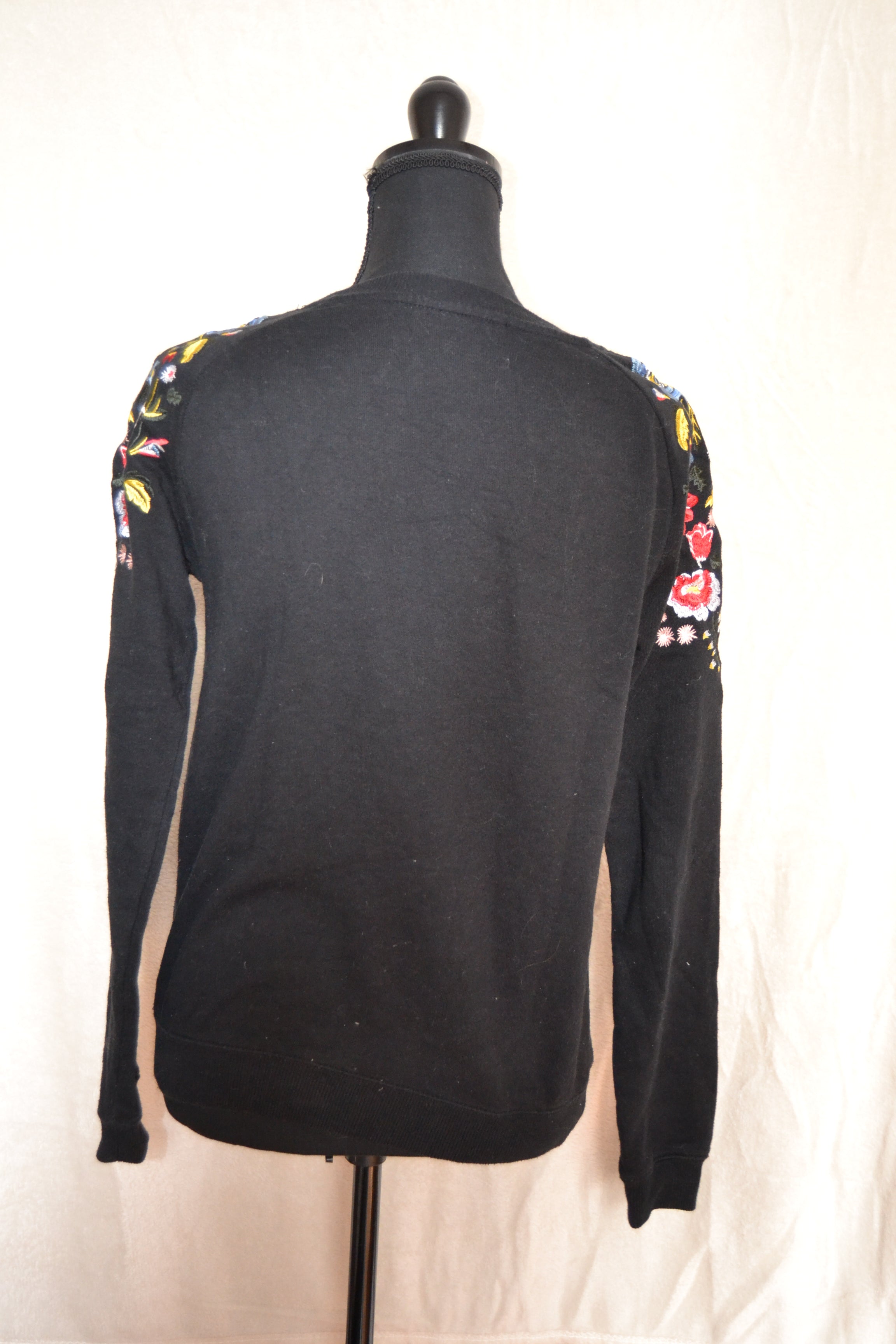 Pull Noir Motif Fleurs – Kiabi | Taille XS