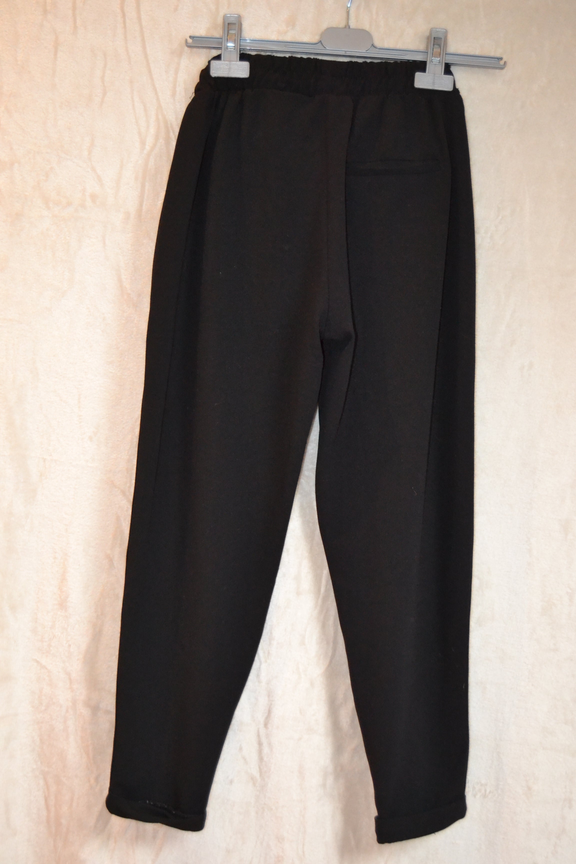 Jogging femme noir avec bandes vertes Bershka Taille M
